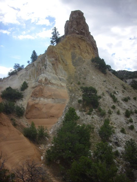 Entrada Sandstone in butte in Mushroom Canyon