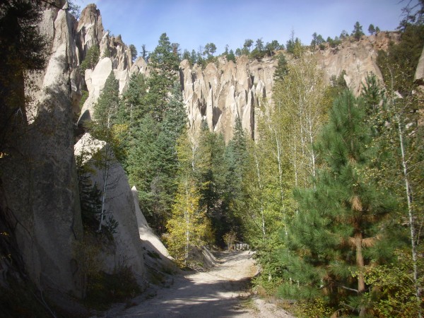 La
        Cueva tent rocks
